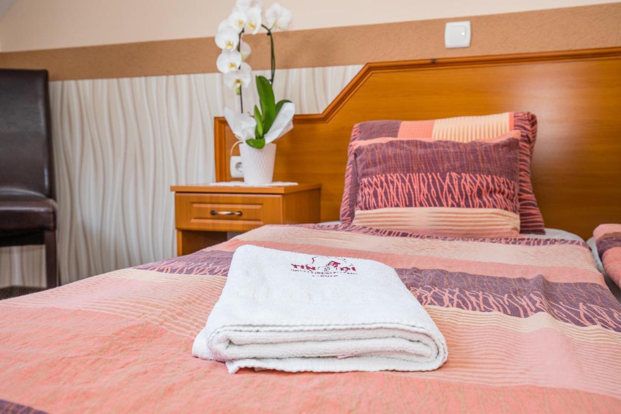 Bed and Breakfast Tinodi Fogado à Sárvár Extérieur photo