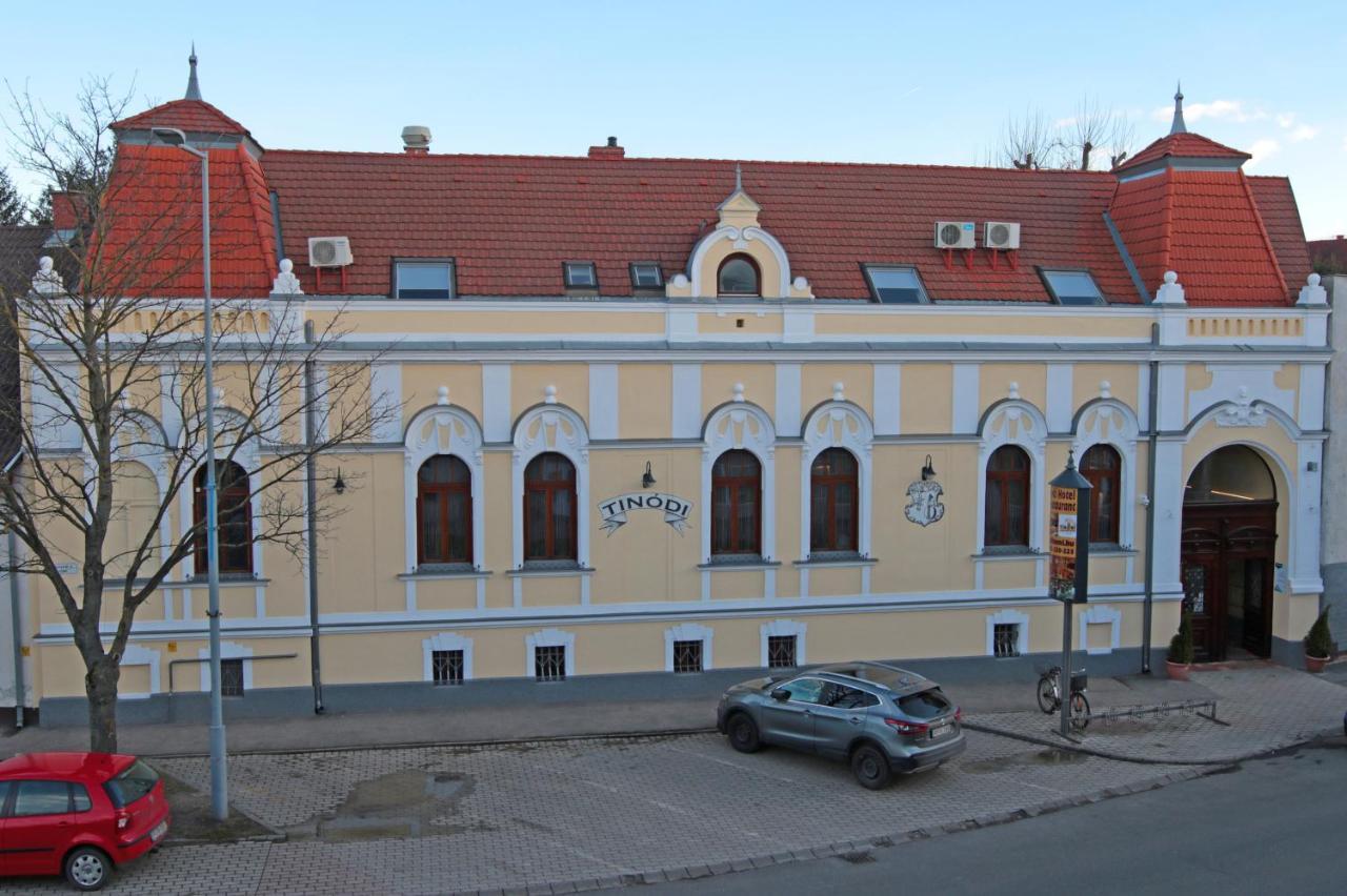 Bed and Breakfast Tinodi Fogado à Sárvár Extérieur photo
