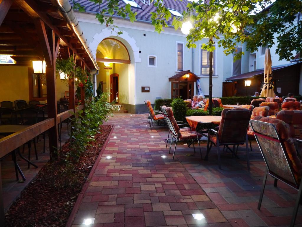 Bed and Breakfast Tinodi Fogado à Sárvár Extérieur photo