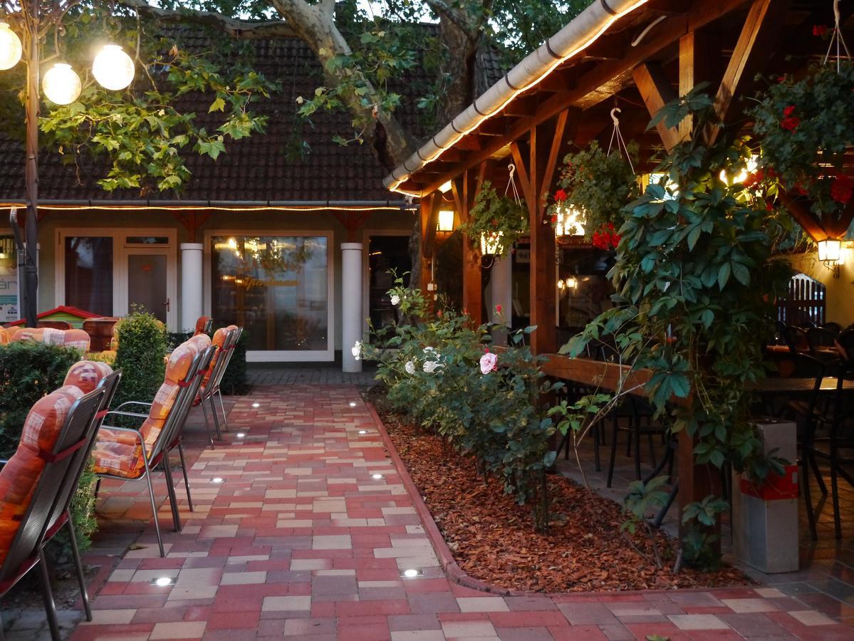 Bed and Breakfast Tinodi Fogado à Sárvár Extérieur photo