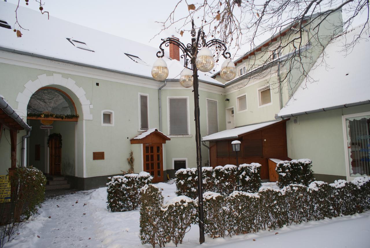 Bed and Breakfast Tinodi Fogado à Sárvár Extérieur photo